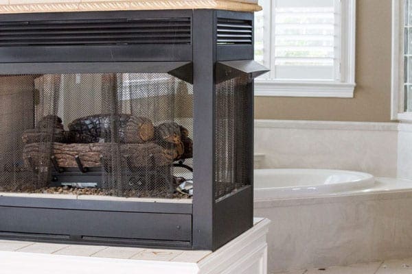 diamond-head-redo-bathroom-fireplace-600